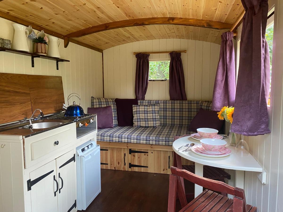 The Shepherd'S Hut - Wild Escapes Wrenbury Off Grid Glamping - Ages 12 And Over Baddiley المظهر الخارجي الصورة