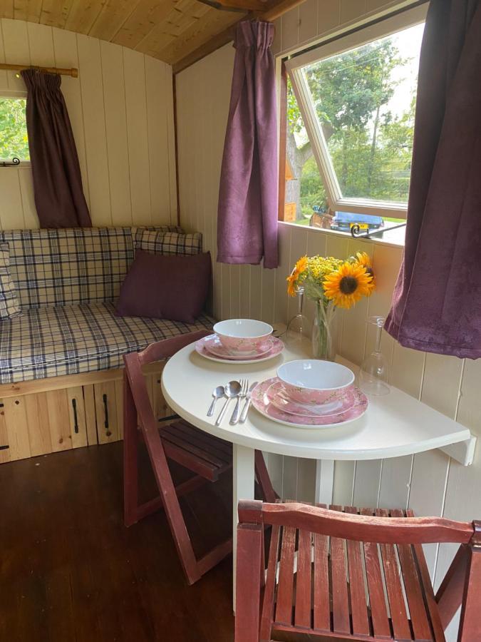 The Shepherd'S Hut - Wild Escapes Wrenbury Off Grid Glamping - Ages 12 And Over Baddiley المظهر الخارجي الصورة