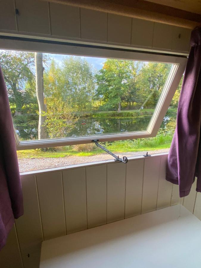 The Shepherd'S Hut - Wild Escapes Wrenbury Off Grid Glamping - Ages 12 And Over Baddiley المظهر الخارجي الصورة
